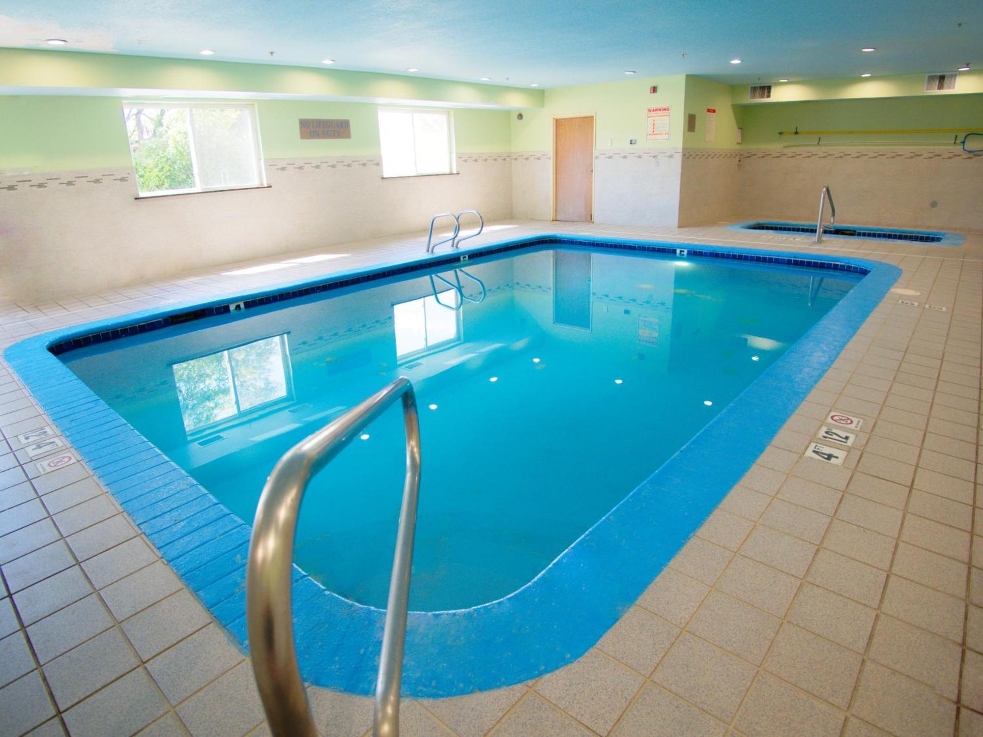 מלון Ramada By Wyndham קור ד'אלן מראה חיצוני תמונה