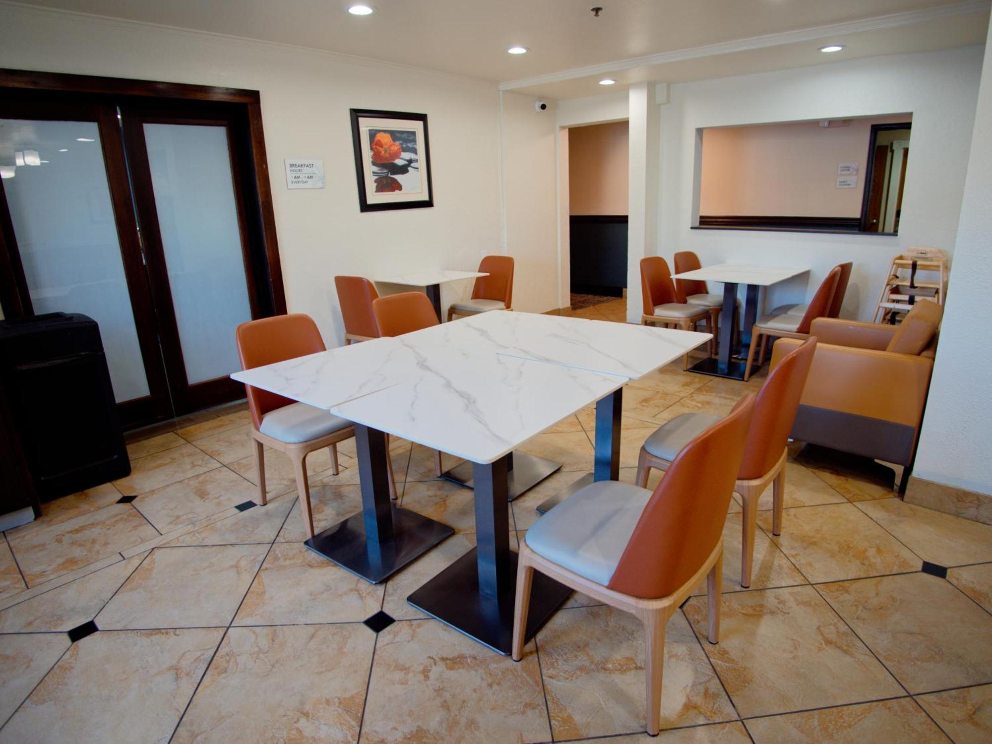 מלון Ramada By Wyndham קור ד'אלן מראה חיצוני תמונה