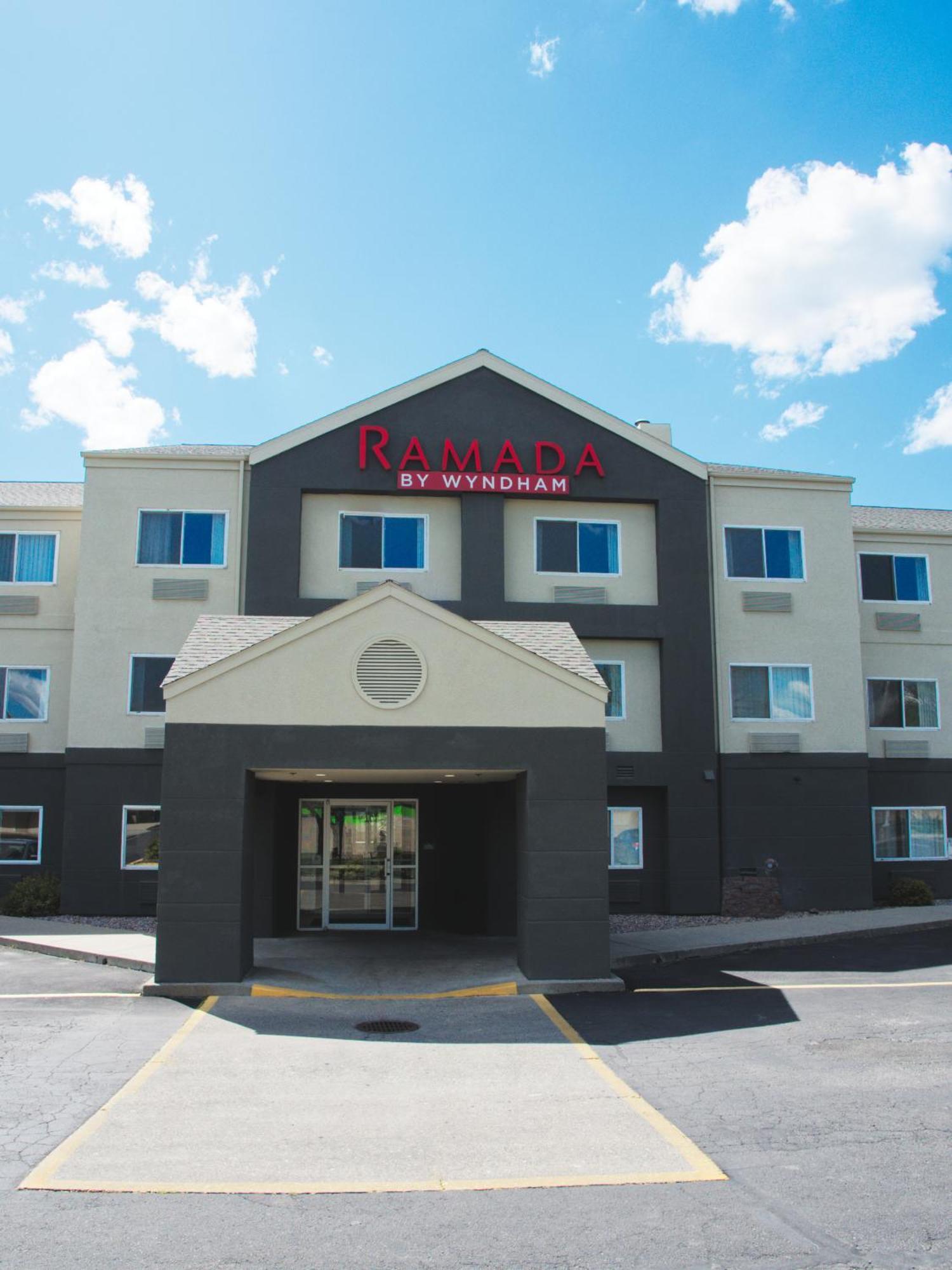 מלון Ramada By Wyndham קור ד'אלן מראה חיצוני תמונה