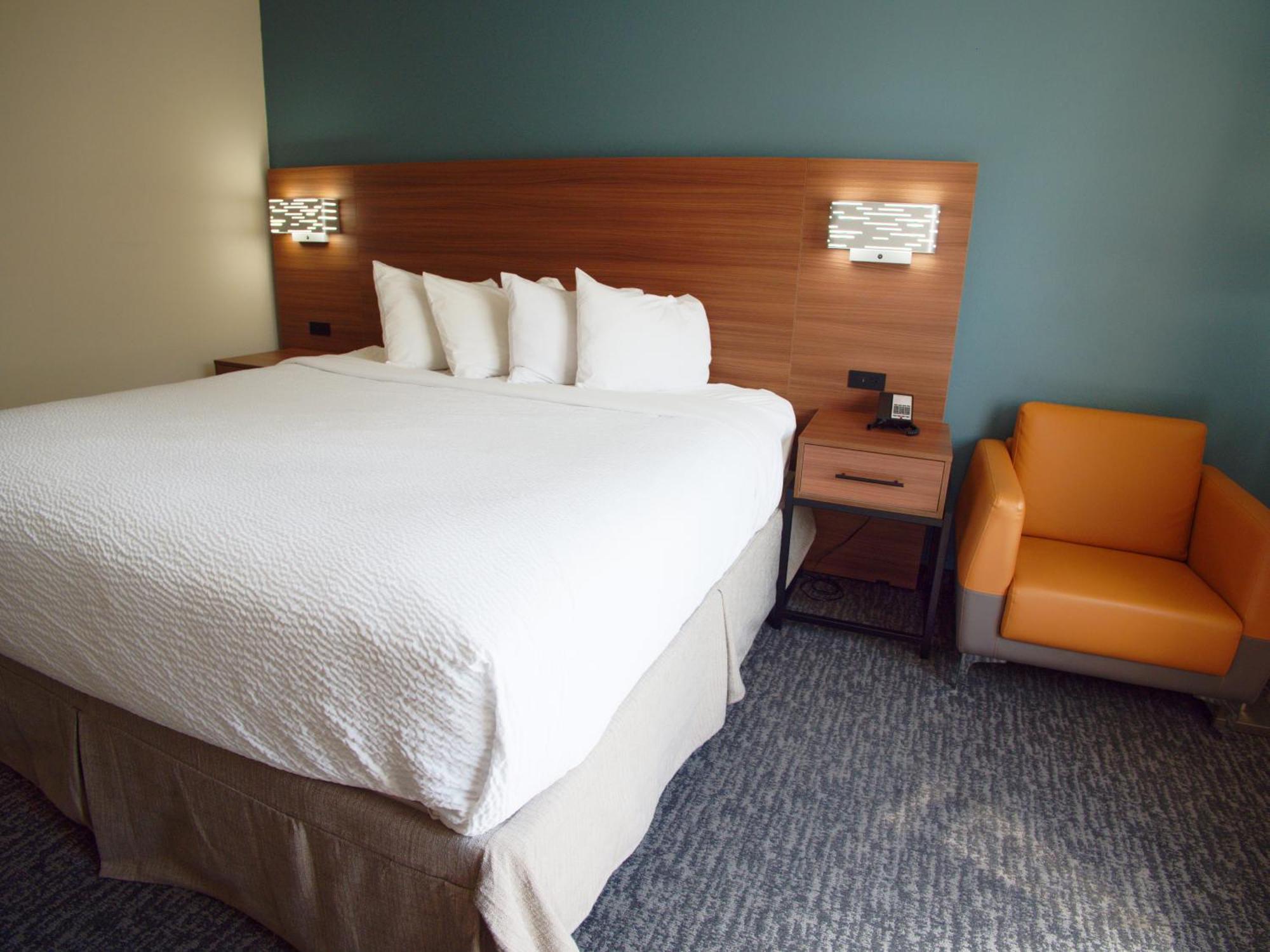 מלון Ramada By Wyndham קור ד'אלן מראה חיצוני תמונה