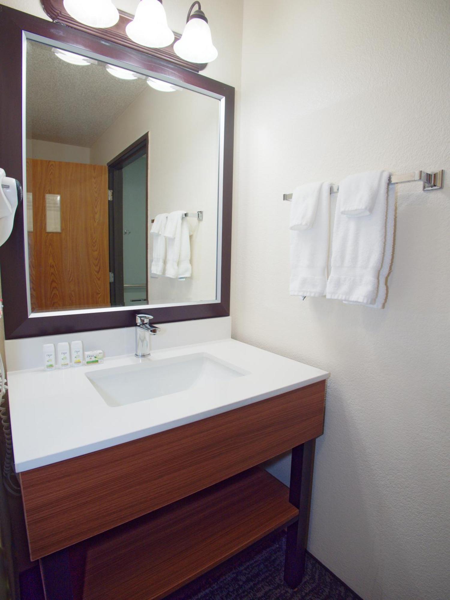 מלון Ramada By Wyndham קור ד'אלן מראה חיצוני תמונה