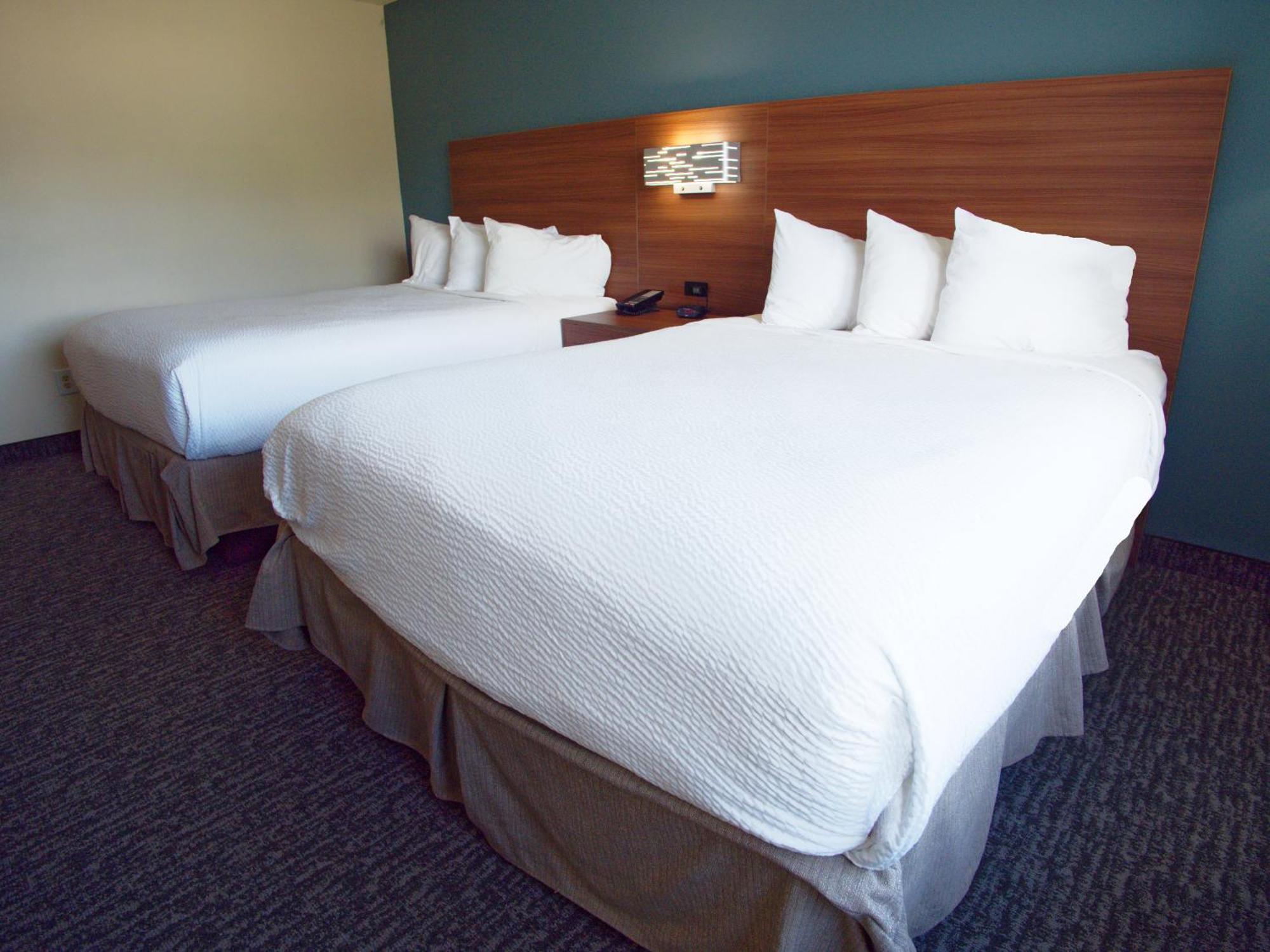 מלון Ramada By Wyndham קור ד'אלן מראה חיצוני תמונה