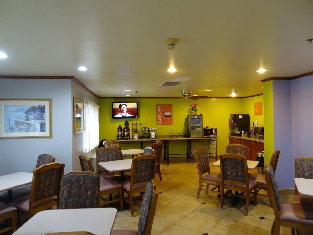 מלון Ramada By Wyndham קור ד'אלן מראה חיצוני תמונה
