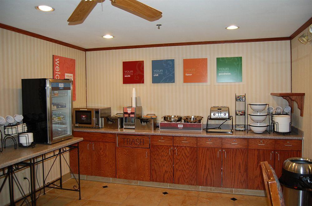 מלון Ramada By Wyndham קור ד'אלן מראה חיצוני תמונה